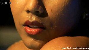 मैं इंडिया से सेन्सुअल मूवमेंट्स रिवील करती हूं