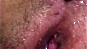 mamando peitinho e brincando com a bucetinha toda lambuzada 😘