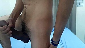 Old Man With Big Monster Cock Punhetando And Gozando In Cumshot Scene