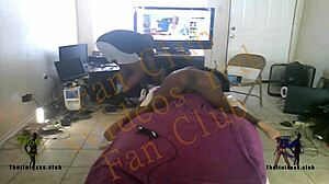 round perfect ebony ass on the street