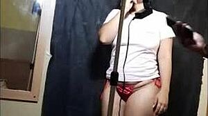 putaria em época de natal morena entra na piroca e mama gostoso