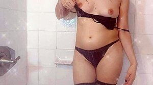 Amateur babe shows ass in shower