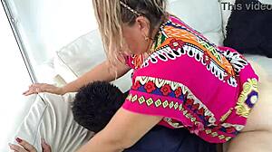 mi madrastra caliente me espera en casa para chupar mi polla, ¿qué hago? parte 2, ella cabalga duro