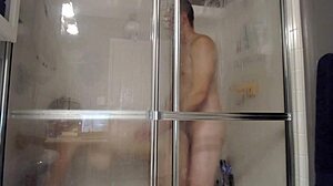 Husband and wife fuck in the shower 😏