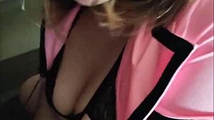 Amateur delivers oral pleasure, blending intensity and desire