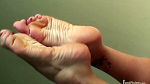 Crystal Gives Sensual Footrub with Toe Play in Massage