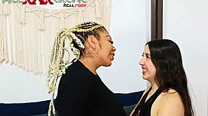 llegamos del colegio y follamos entre amigas con big tits licking hasta orgasm chorros