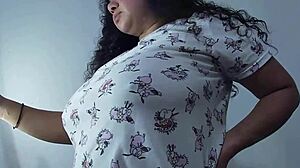 मेरी साली बड़े बूब्स के साथ फेम पाने के लिए डांस करती है