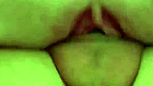 La bionda troia Paris Hilton svela il suo trucco segreto in cucina per noi