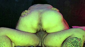 a mi hermanastra le gusta darse de sentones en mi verga