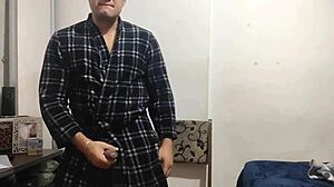 yuri gaúcho cums hard on cam, but who's watching?