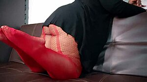 Horny MILF Shakes Big Butt