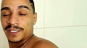 O Banho E A Chupada De Um Negão Dotadão E Um Branquinho De Cú Rosa