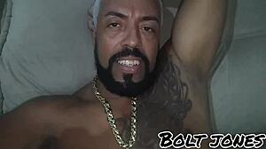 Moreno tatuado fucks friend's pussy and ass