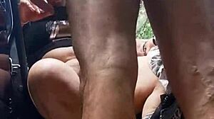 ho voglia di scopami il compagno di mia sorella ma in casa non si pu� andiamo in un parcheggio e comincio a succhiargli il cazzo in ascensore