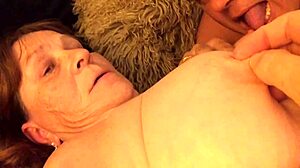 Эй, бабуля Кармен, как тебе, когда лижут киску? Хочу увидеть, как ты кончаешь!