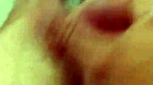 Jerking off in the bathtub with shemale vibes 😏