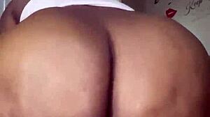 Missrealox cabalga dildo y chorrea squirt