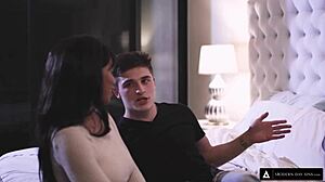 वाह, ये मॉडर्न सिन्स बबल बट 18+ लड़की बीएफएफ से बदलकर लड़के को चौंका देती है और लंड पर एक्सपर्ट की तरह चढ़ जाती है