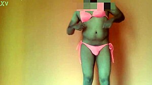 i shake my karaan dance in pink bikini oh so funn