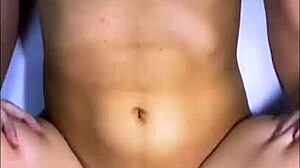 La madrastra de su amiga despierta deseos intensos en cada encuentro