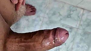 i'm jerking off nicely in the shower