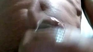 want to see me batendo punheta sensually in this gay video?