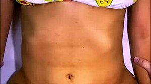 La hijastrastrastra era tan estrecha que parec�a virgen pero �l sab�a que no lo era