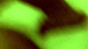 越南美女Em Nhung巨乳自信摆姿