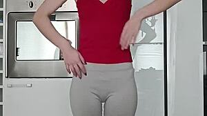 short training routine in the gym with leggings and petite vibes 😅