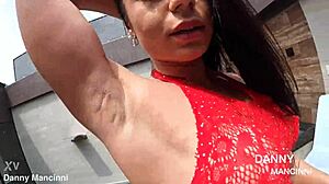 Rebolando a Bunda com Vestidinho e Sem Calcinha!