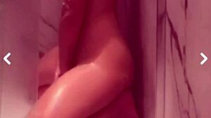 Ninfeta Safada Raspando A Bucetinha E Tomando Banho Gostoso