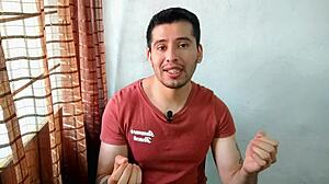 El mejor amigo de mi hermano me encuentra en mi cuarto meti�ndome un dildo y termina penetrandome con su vergota de 19cm por primera vez