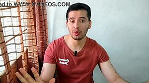 El mejor amigo de mi hermano me encuentra en mi cuarto meti�ndome un dildo y termina penetrandome con su vergota de 19cm por primera vez