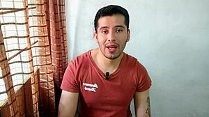 El mejor amigo de mi hermano me encuentra en mi cuarto meti�ndome un dildo y termina penetrandome con su vergota de 19cm por primera vez