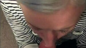 wow, my amateur ex-girlfriend is taking huge cum shots!