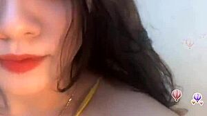 Em áo vòng thả rông với vếu to sệ sexy big tits! Watch her now!