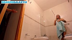 सेक्सी बस्टी ब्लॉन्ड मॉम को स्टेपसन ने बाथरूम में क्यों फक किया?