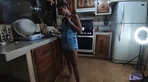 Ayudando A Mi Linda Vecina Con Su Tuberia Y Termino Follandole El Culo Me Dice Que Le Duele Pero Que No Pare