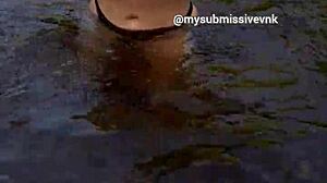 Morocha Exibicionista Se Baña En El Río Con Las Tetas Al Aire Y Se Toca