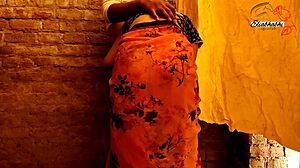 हॉर्नी इंडियन एमेच्योर की बड़ी शेव्ड गांड को क्लोजअप में चाटा गया!