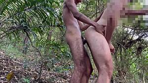 क्यूरियस स्ट्रेट गाय फॉरेस्ट वर्कआउट सेशन में हार्ड पाउंडेड होता है