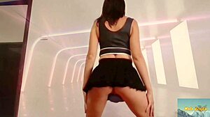 Watch this webcam session with a sexy wife