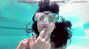 Brita piskova masturabtes underwater in pool