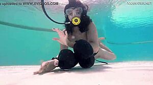 Brita piskova masturabtes underwater in pool