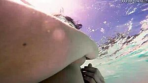 Brita piskova masturabtes underwater in pool