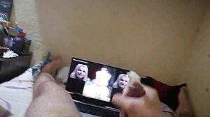 Joven caliente masturbándose en busca de placer y queriendo hacer el amor