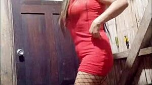 hijastra seductora lifts her skirt showing vagina to heat up padrastro who rubs his cock for sex 🍑🔥