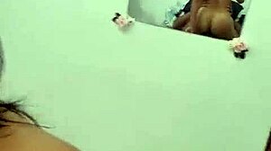 este video amateur ella graba mientras el la coge