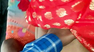 सेक्सी इंडियन भाभी लाल साड़ी में जोर से कराहती हुई, चूत चुदाई और चाटने में मस्त